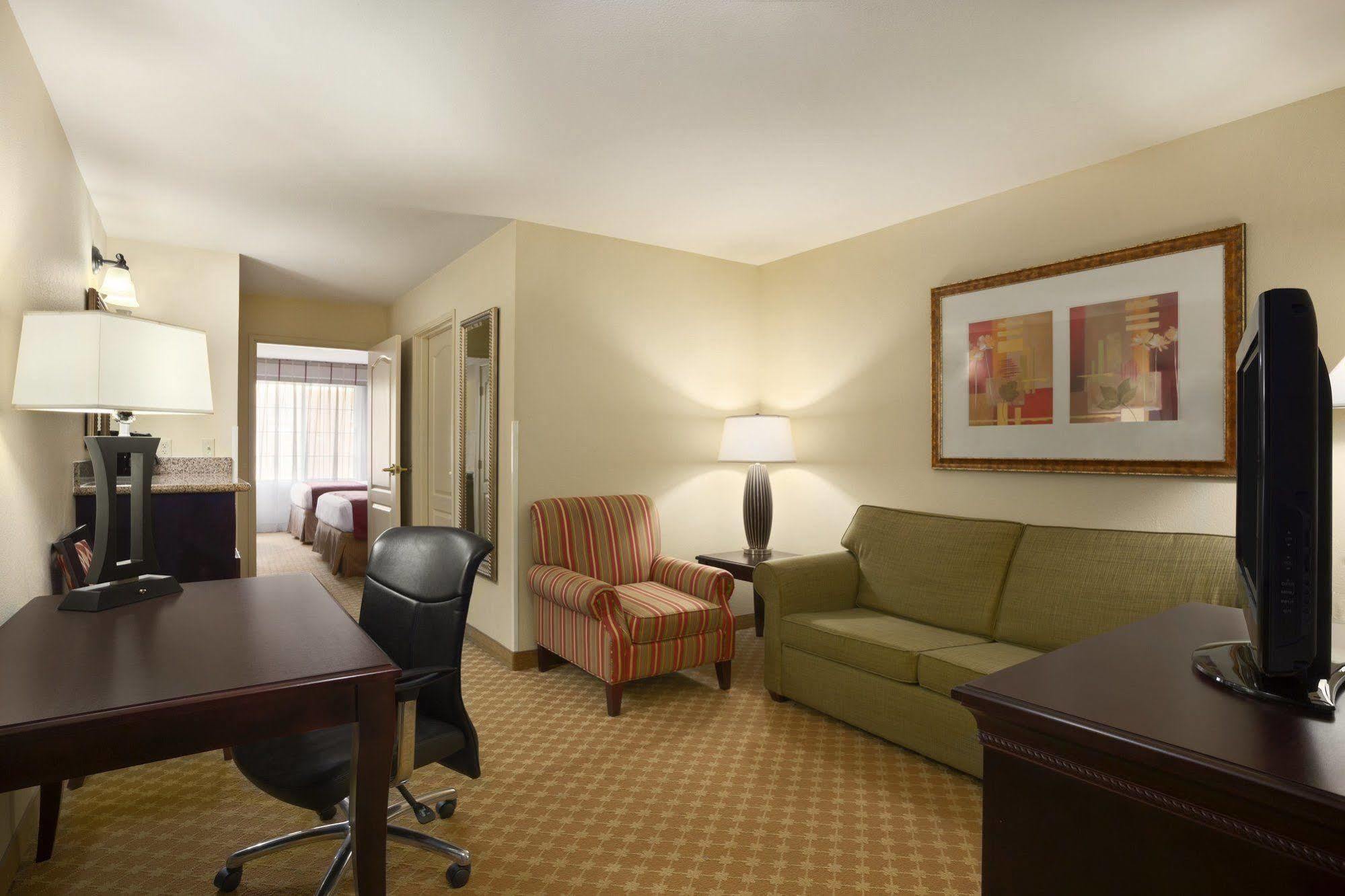Country Inn & Suites By Radisson, Saskatoon, Sk Экстерьер фото